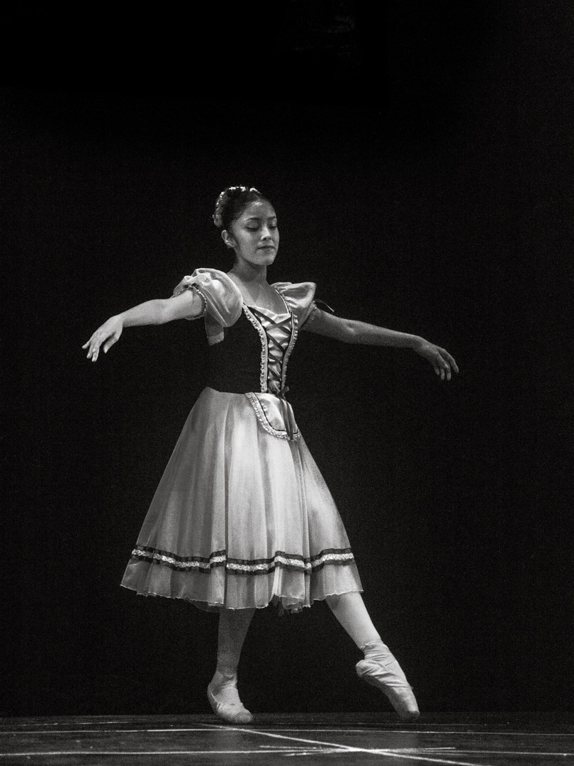 Denise bailando
